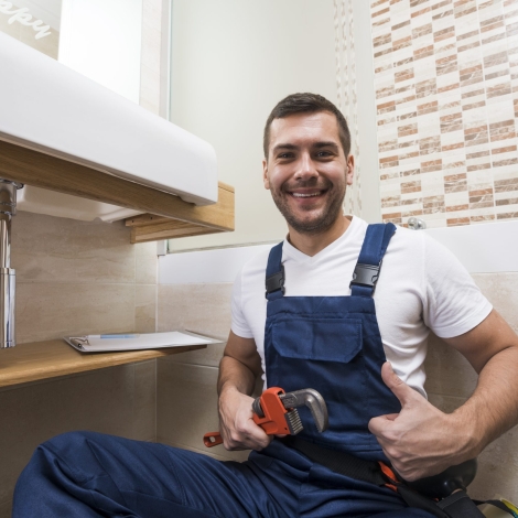 sanitary-technician-gesturing-thumb-up